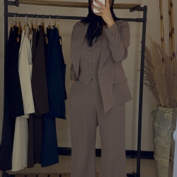 کت وشلوار و جلیقه 